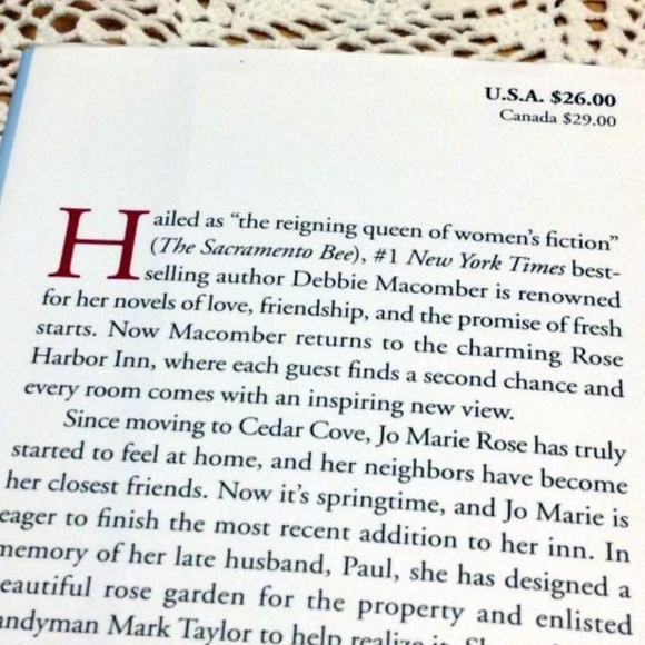 Debbie Macomber HB, Rose Harbor in Bloom - Three women healing their pasts - Picture 3 of 5